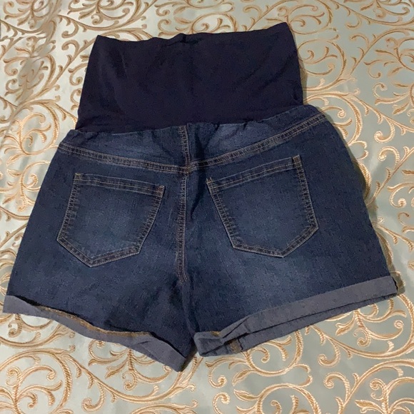 Maternity shorts - Picture 2 of 2